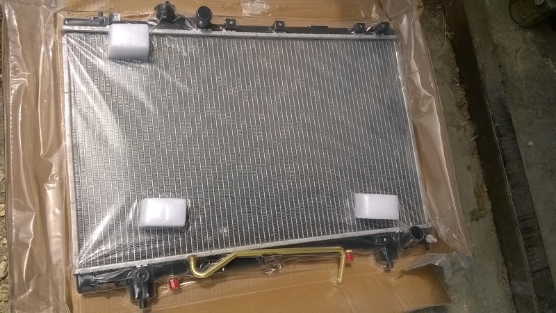 Радиатор Toyota Starlet 1999 год