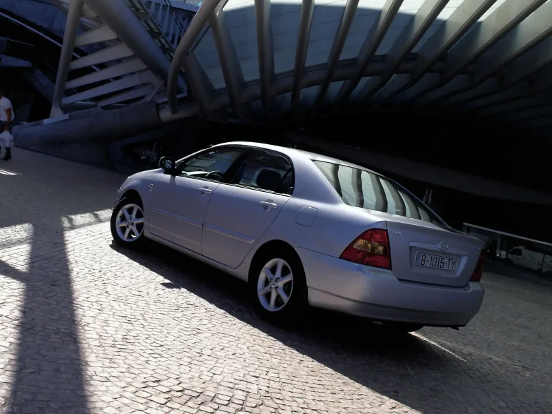 Toyota Corolla e120 седан