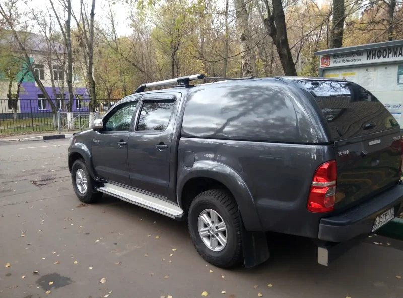 Toyota Hilux pick up с кунгом
