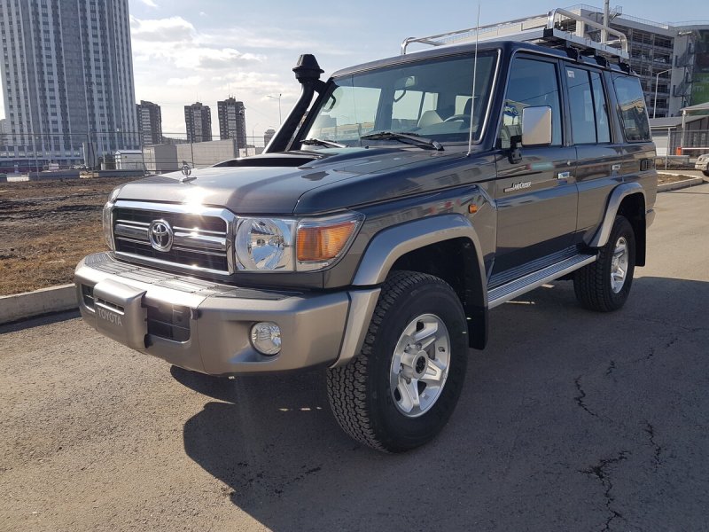 Toyota Land Cruiser 76