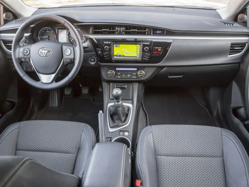 Toyota Corolla (e170/e180) салон