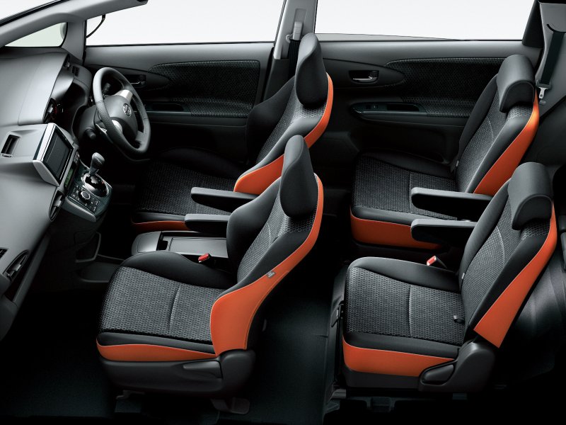 Toyota Wish 2012 салон