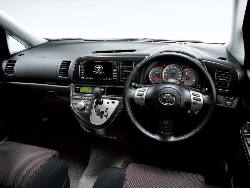 Toyota Wish 2005 панель