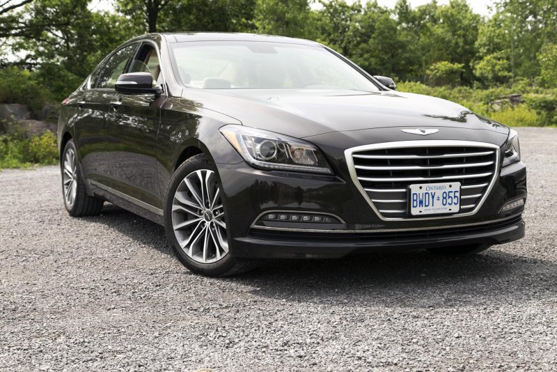 Hyundai Genesis 3.8, 2012