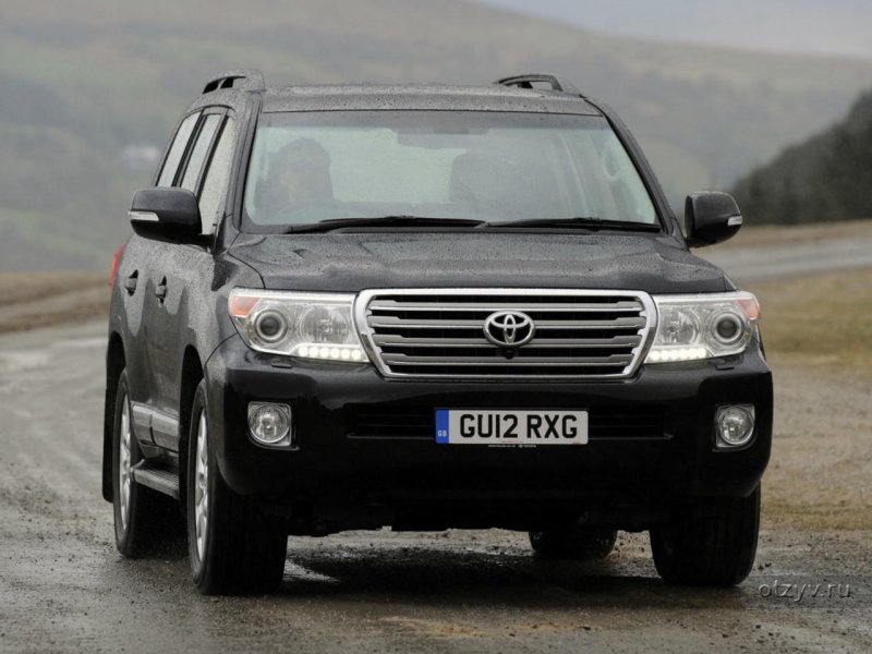 Toyota Land Cruiser 200 v8