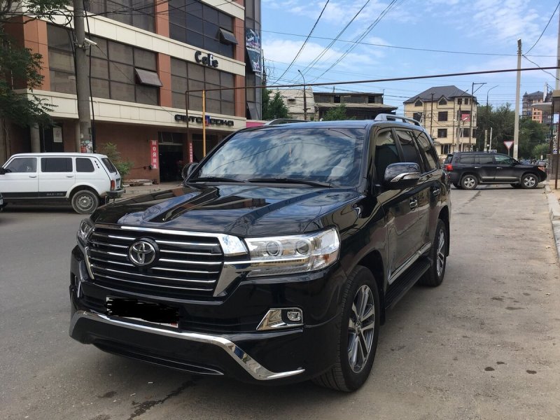 Toyota Land Cruiser 200 White