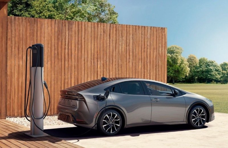 Тойота c-HR 2020