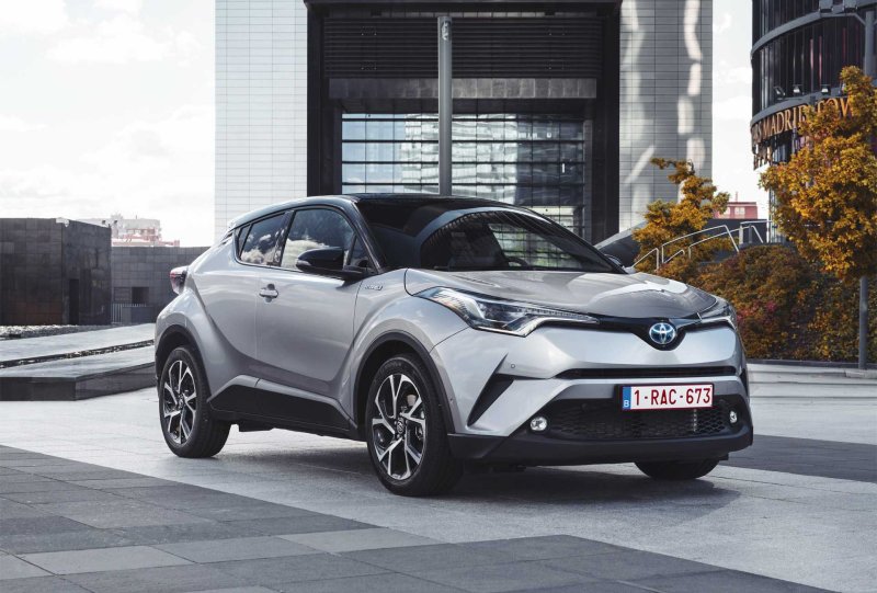Тойота c-HR синяя
