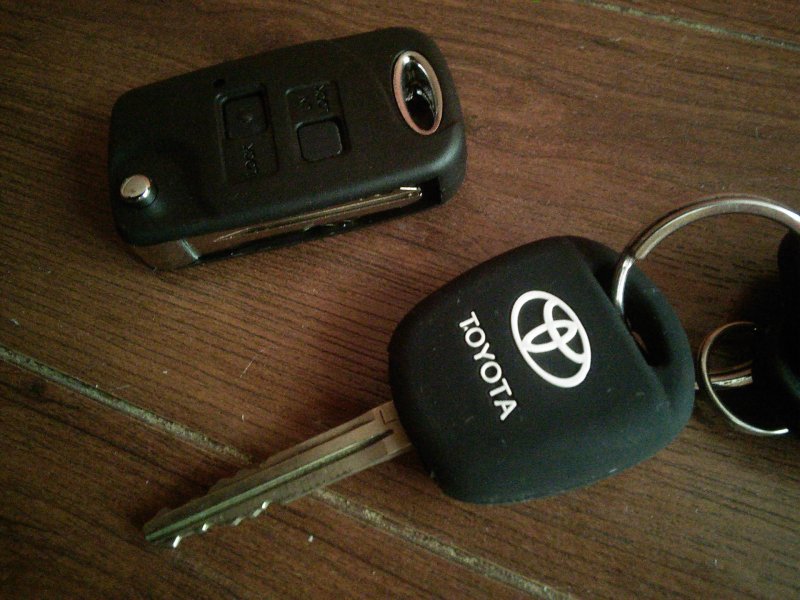 Ключ зажигания Toyota rav4 ca40