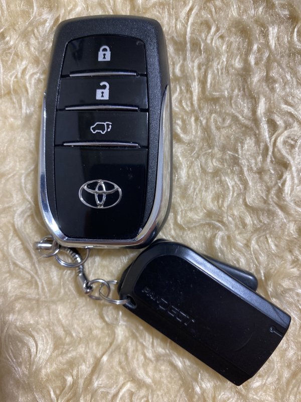Ключ от Тойота Камри v40