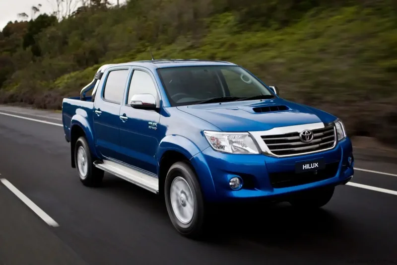 Тойота Hilux 2013