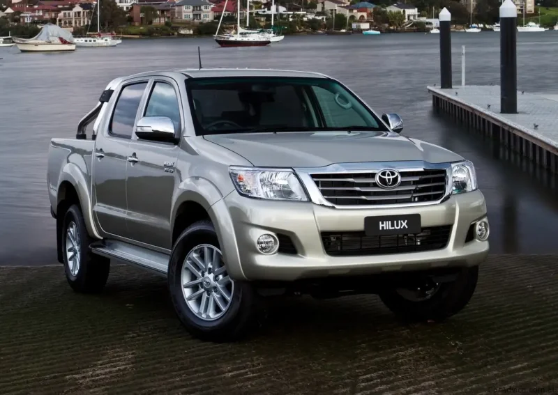 Тойота Hilux 2012
