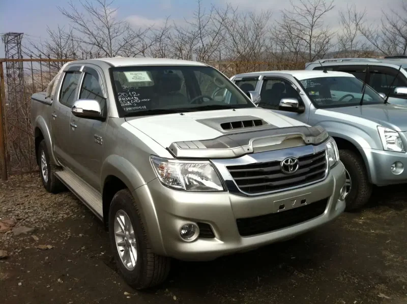 Тойота Hilux 2012