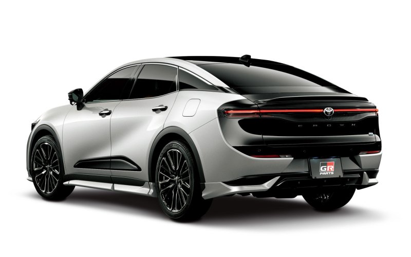 Toyota Crown 2022 седан