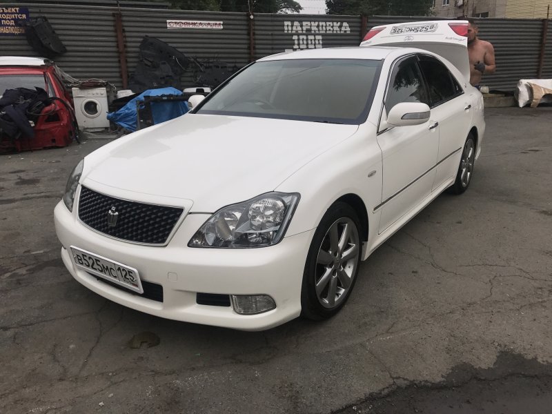 Toyota Crown s180 белый