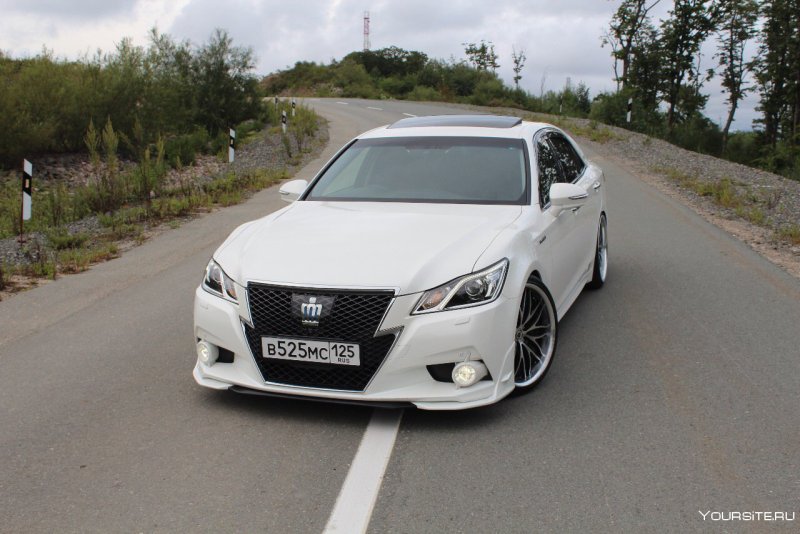 Toyota Crown athlete 2015