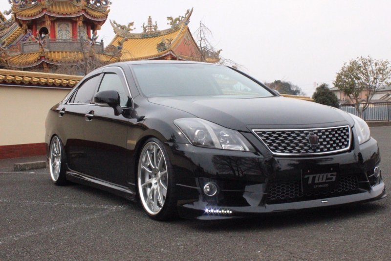 Toyota Crown grs200