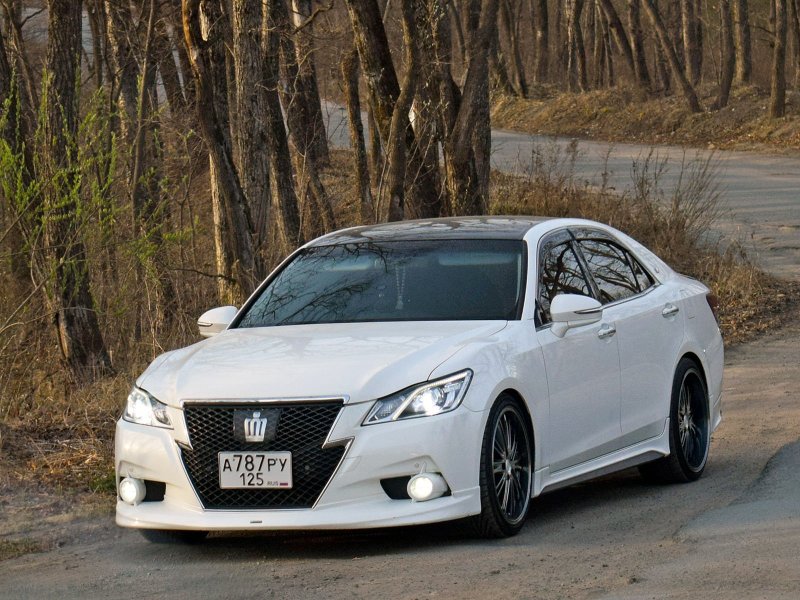 Toyota Crown athlete