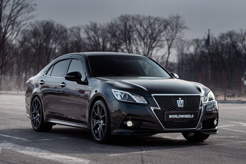 Toyota Crown 210 athlete