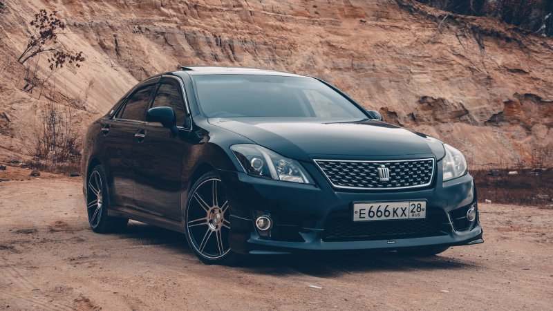 Toyota Crown athlete 200