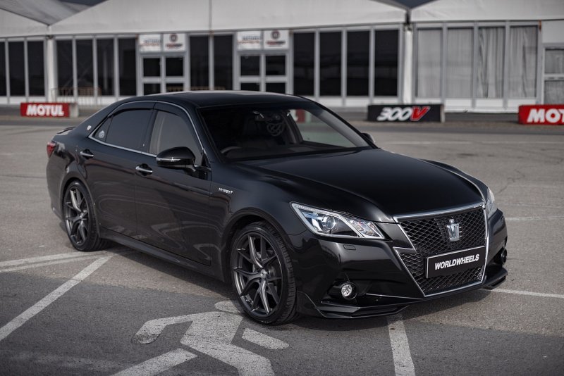 Toyota Crown athlete 2018