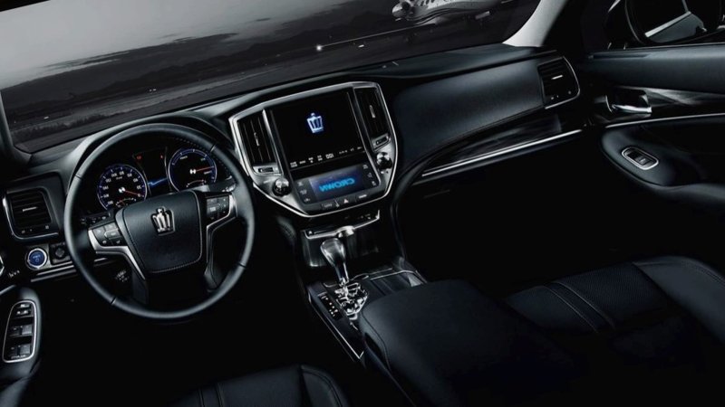 Toyota Crown 2021 салон