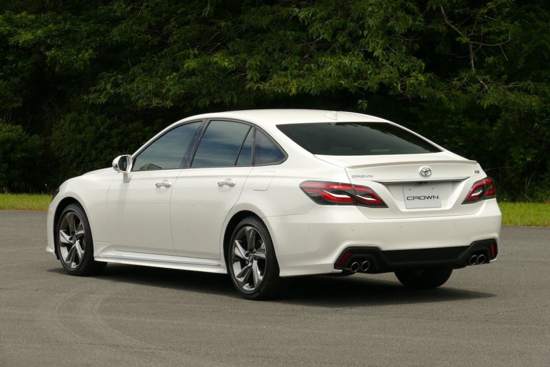 Toyota Crown Majesta 2021