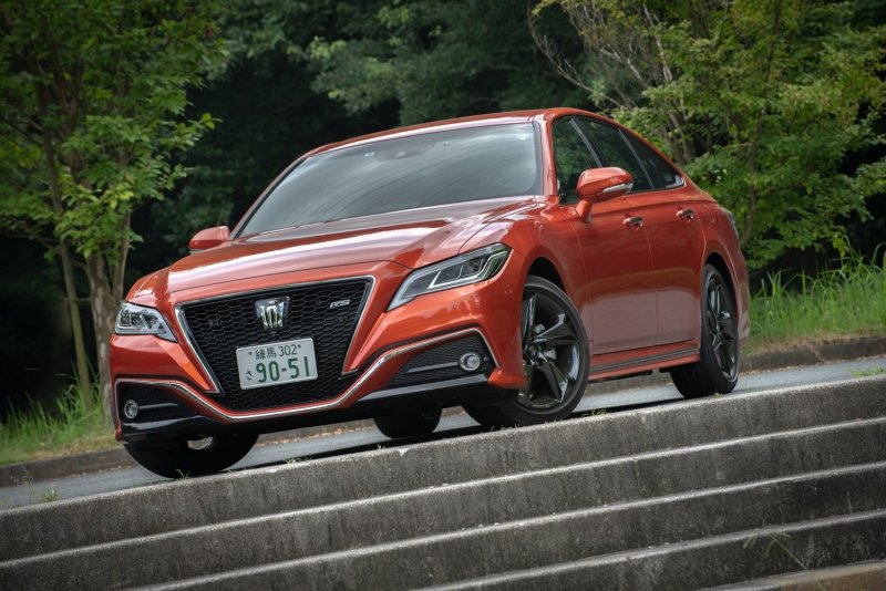 Toyota Crown Hybrid 2020
