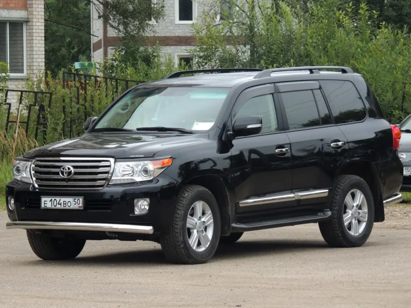 Toyota Land Cruiser 200 v8
