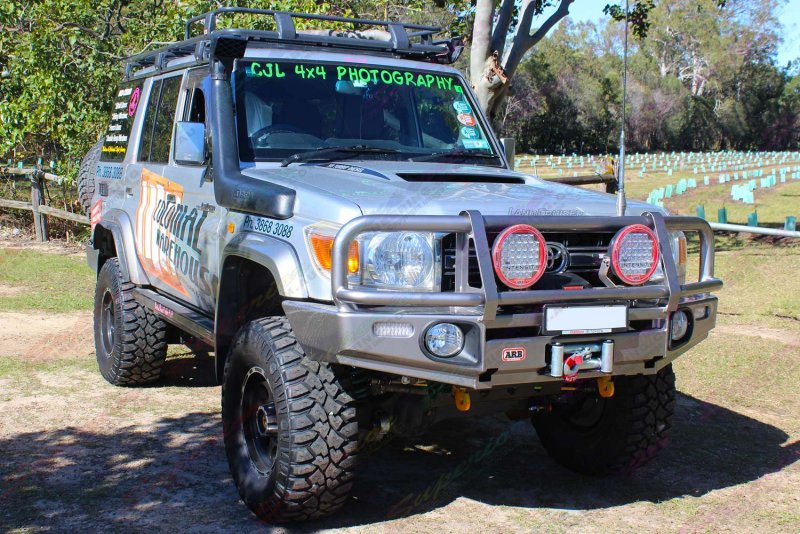 Toyota Land Cruiser 76