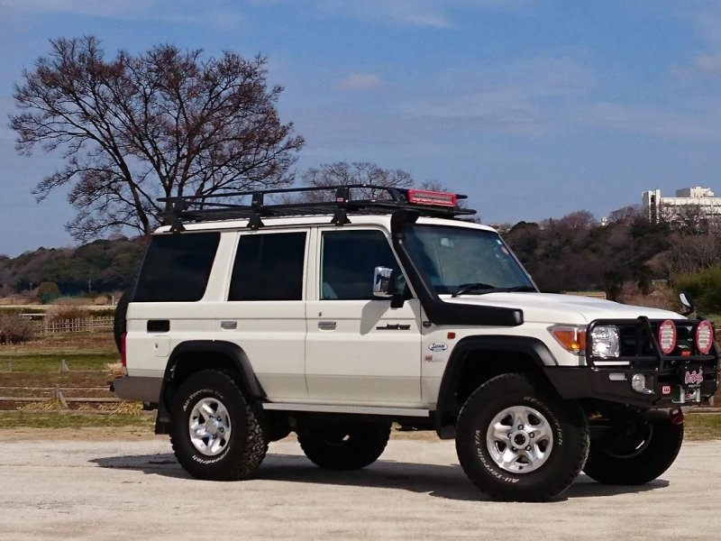 Toyota Land Cruiser 76