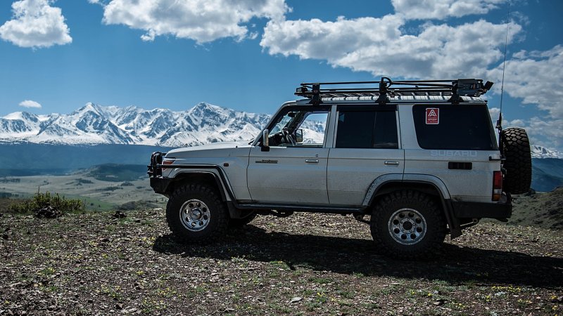 Toyota Land Cruiser HZJ 76