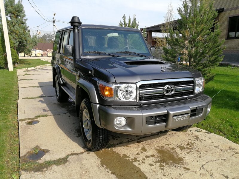 Toyota Land Cruiser 76 70