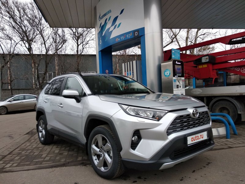 Toyota rav4 2021 серебристый металлик