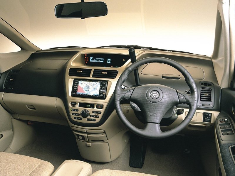 Toyota Opa 2000 год