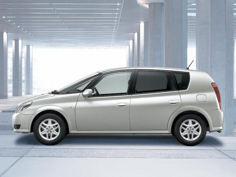 Toyota Opa 2000