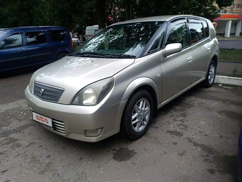 Toyota Opa 2000