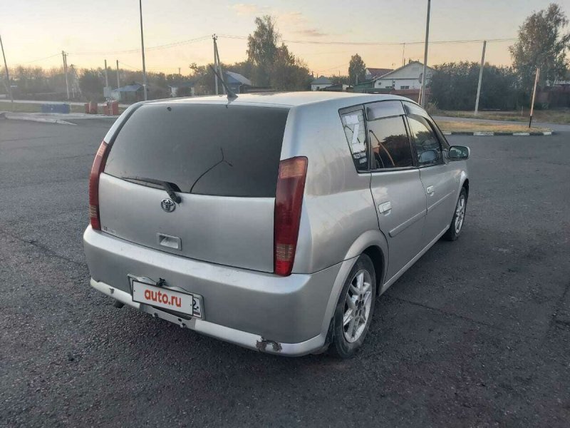 Toyota Opa 2000