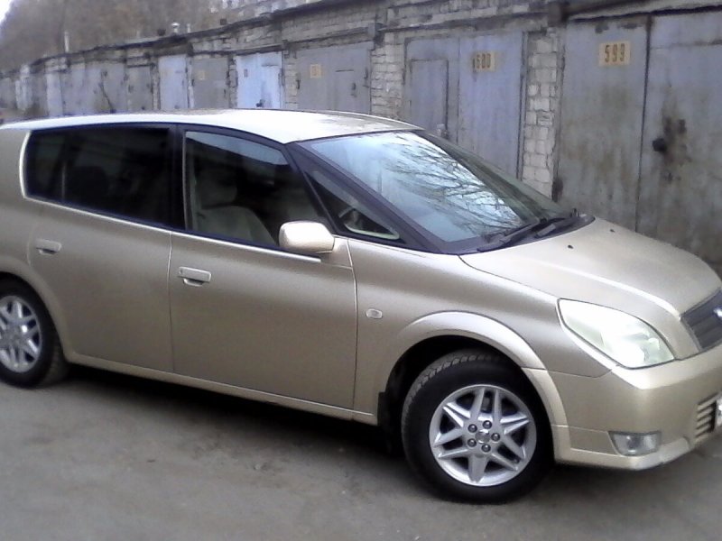 Toyota Opa 2003 год