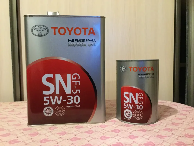 Тойота 5w30 белая канистра