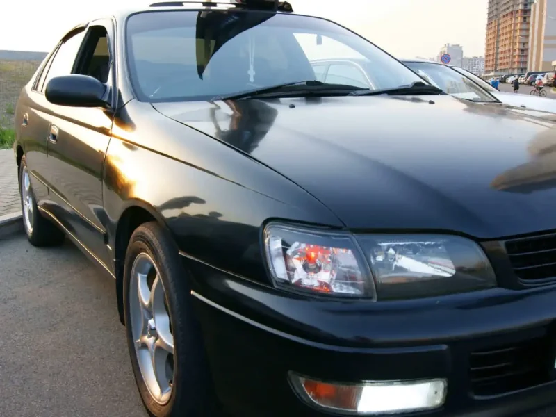 Чёрная Toyota Corona