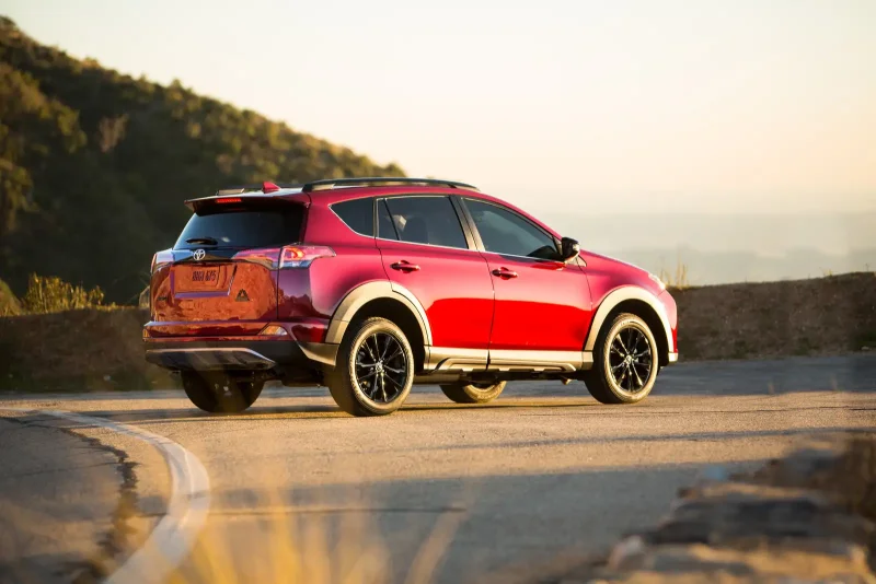 Toyota rav4 2018 белая