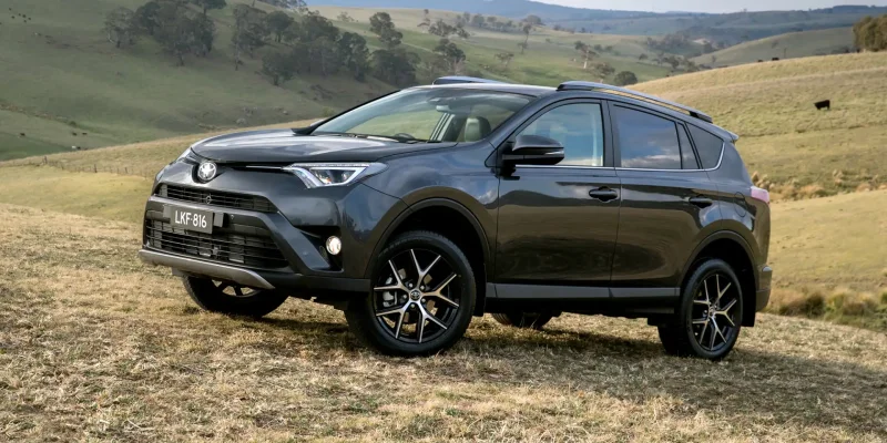Toyota rav4 2018 белая