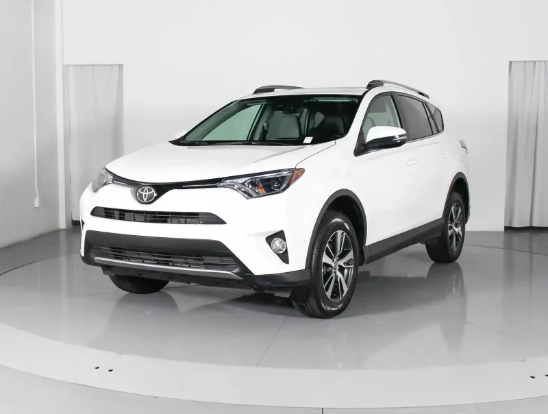 Синяя Toyota rav4 2017