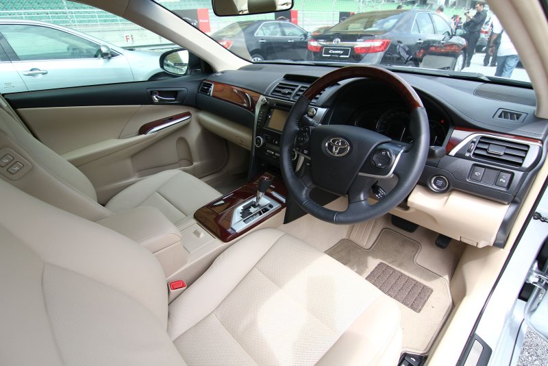 Toyota Camry 50 салон