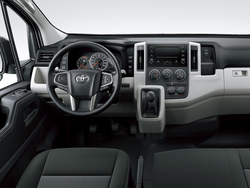 Toyota Hiace 2006 салон
