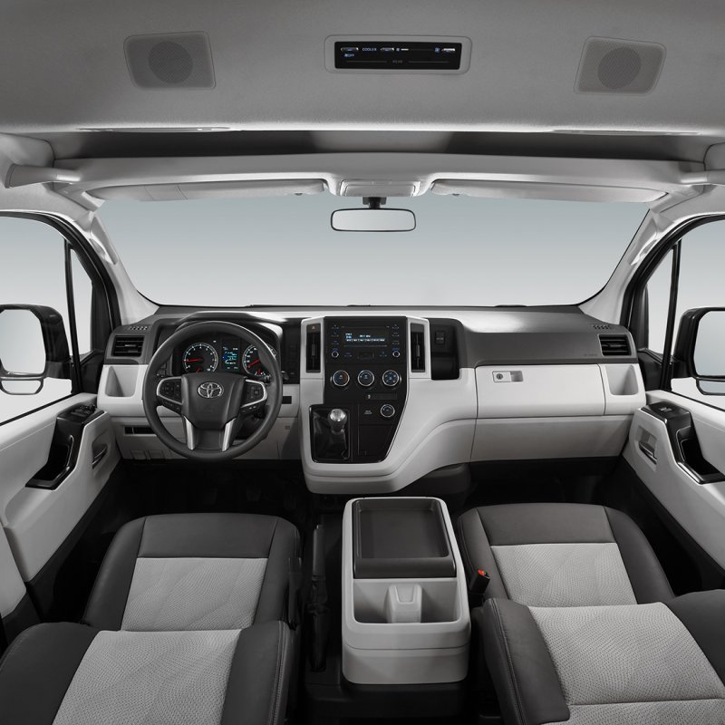 Toyota Hiace 2020 салон