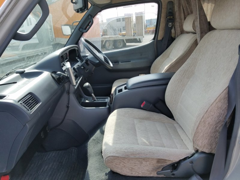 Toyota Hiace 2000 салон