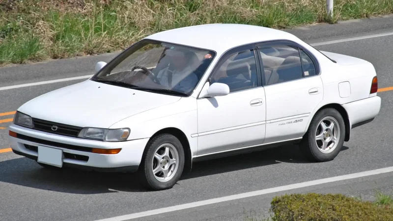 Toyota Corolla ae100 седан