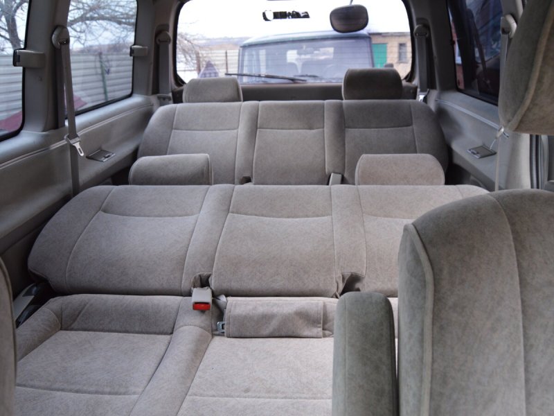 Toyota Hiace Commuter 09 Seater